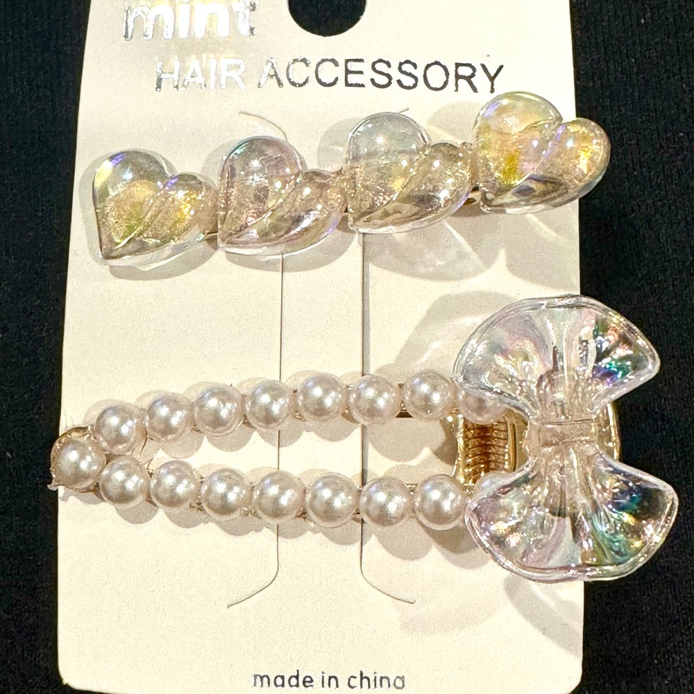 Girls Set of 2 Hair Clips Gold Tone Hearts and Bows Yellow